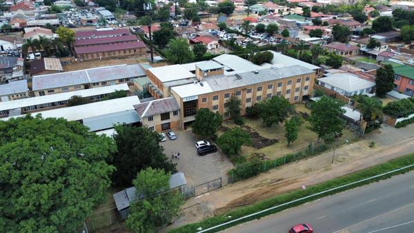 4 833  m² Commercial space