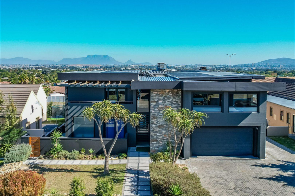 6 Bedroom House