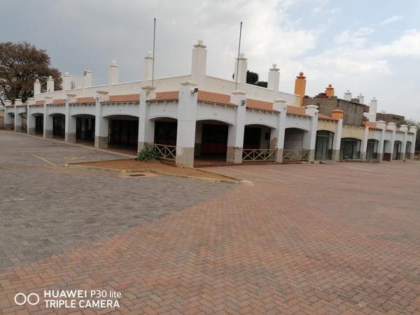 1 500  m² Retail Space