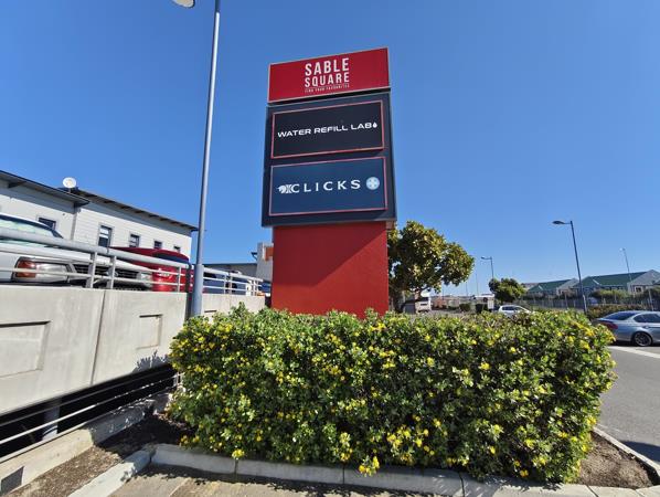 374  m² Commercial space