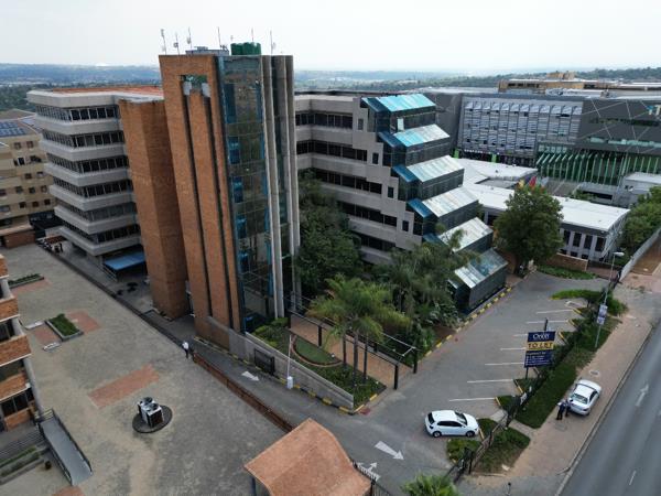 6 471  m² Commercial space