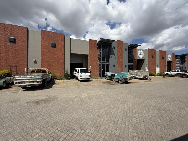 302  m² Industrial space