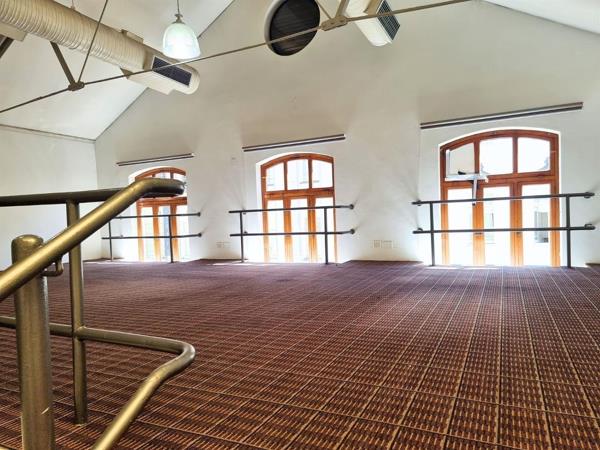 156  m² Commercial space