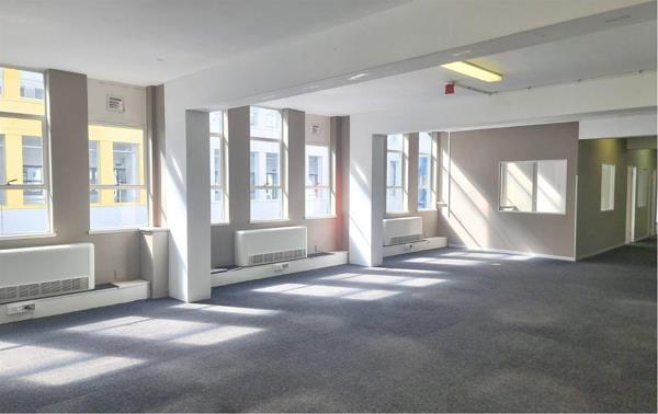 659  m² Commercial space