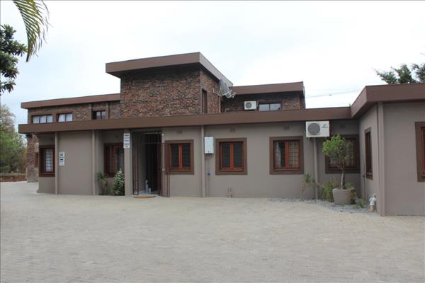 1 350  m² Commercial space