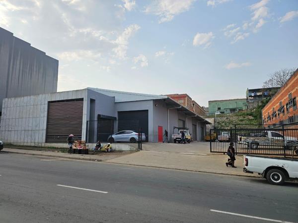 1 100  m² Commercial space