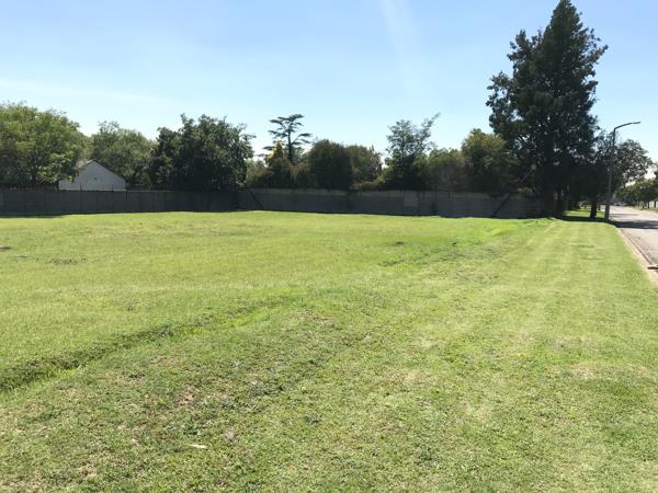1 972 m² Land