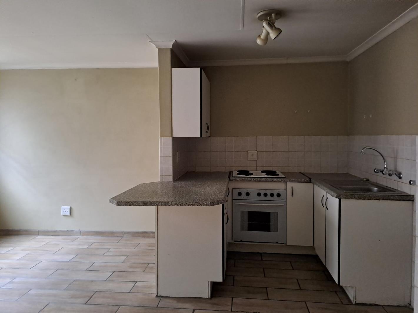 1 Bedroom Townhouse in Helderkruin