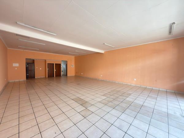 196  m² Commercial space