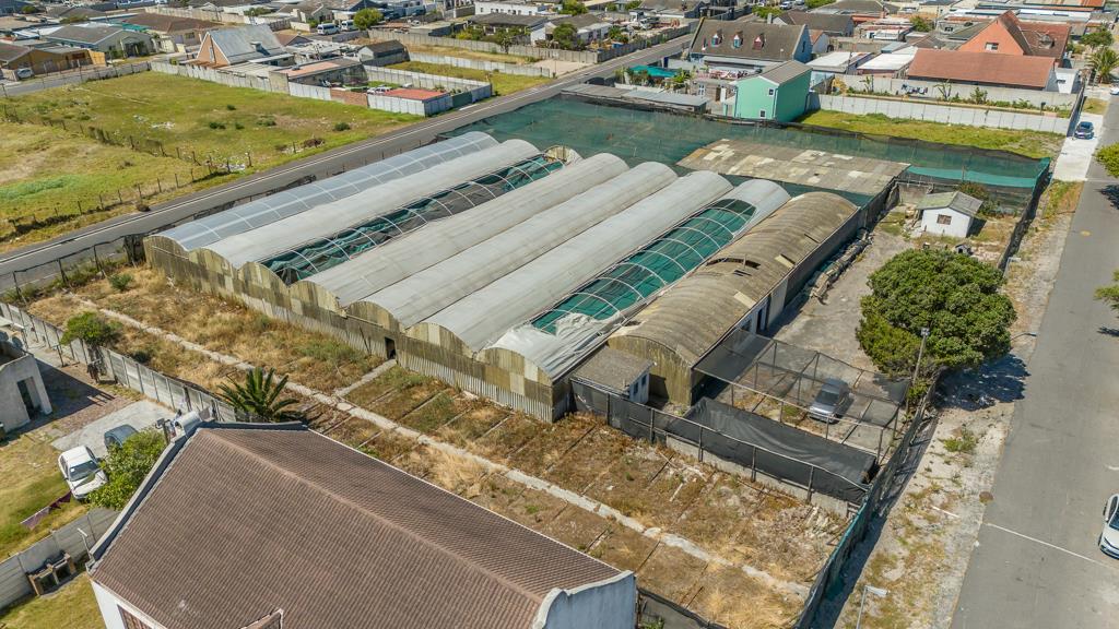 4 936 m² Land