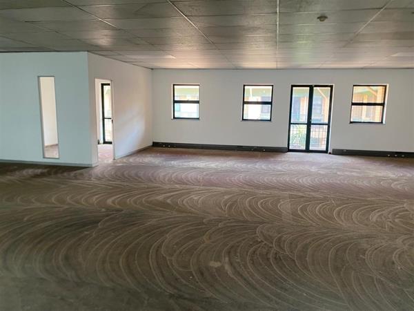 275  m² Office Space