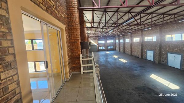 1 400  m² Commercial space