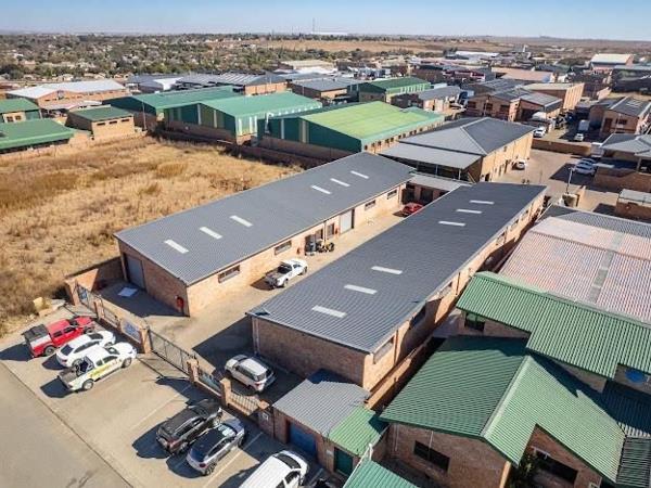 880  m² Commercial space