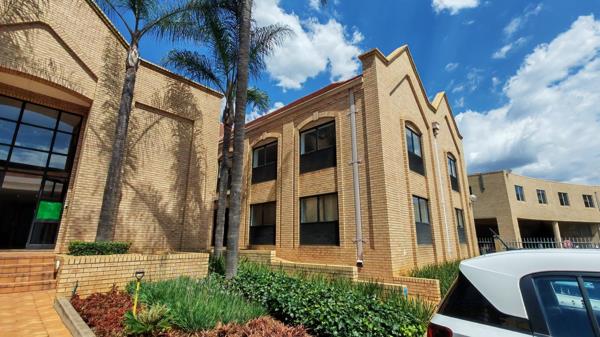 1 766  m² Office Space