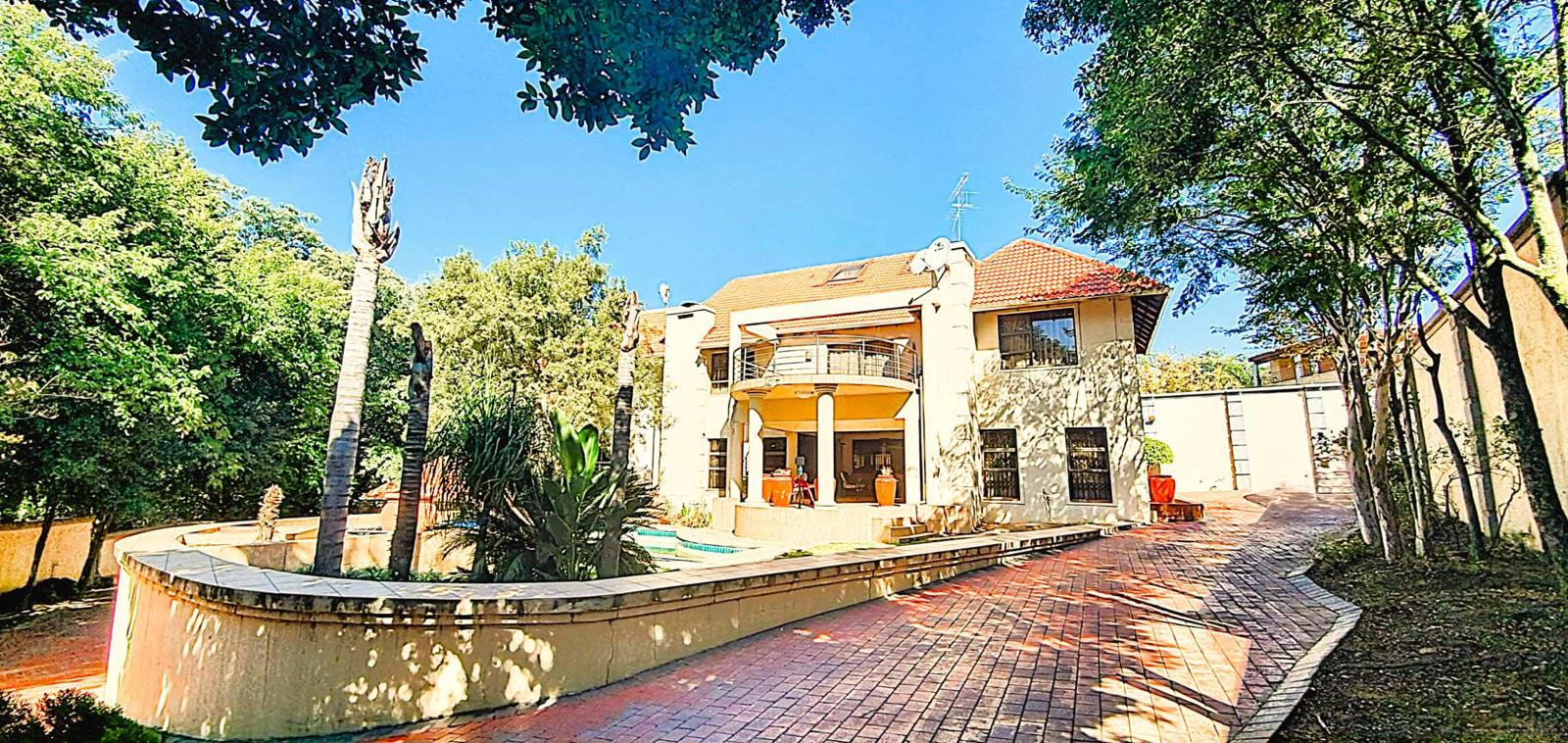 8 Bedroom House in Bryanston
