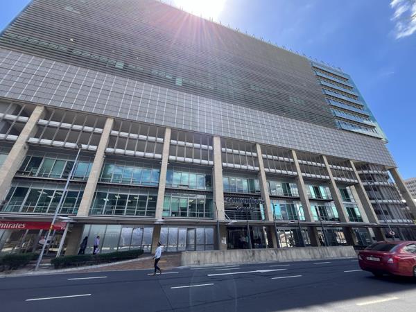 715  m² Commercial space