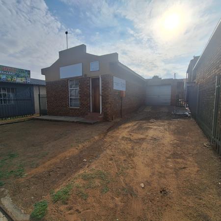 128 m² Commercial space