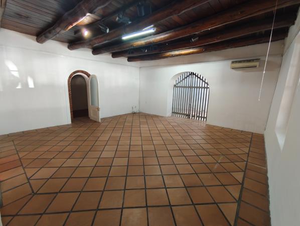 136  m² Retail Space