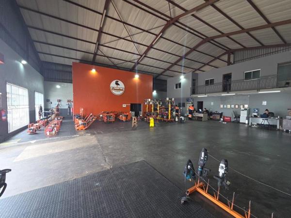 605  m² Industrial space