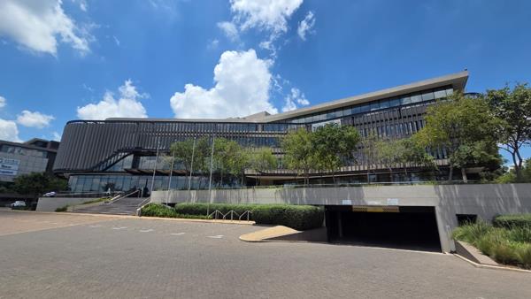 1 051 m² Commercial space