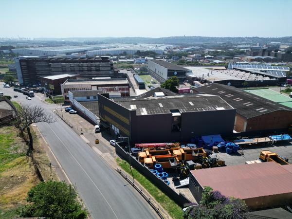 3 000  m² Industrial space