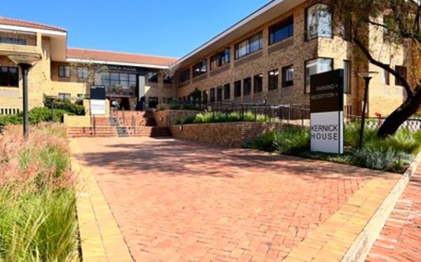 791  m² Commercial space