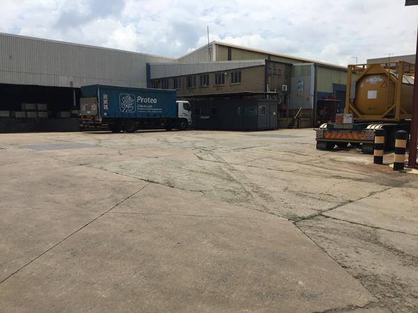 4 865  m² Industrial space