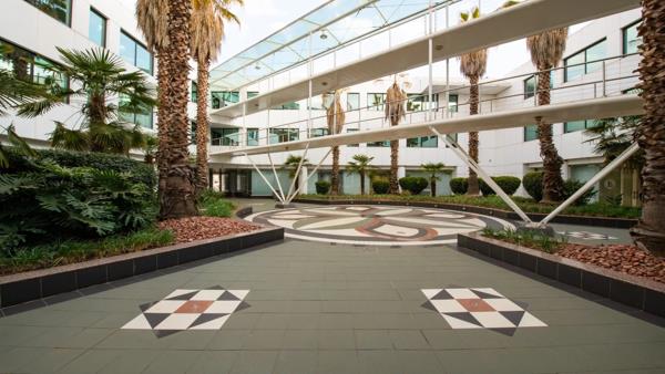 1 003  m² Commercial space