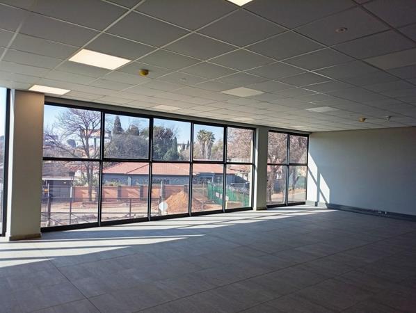 1 384  m² Retail Space