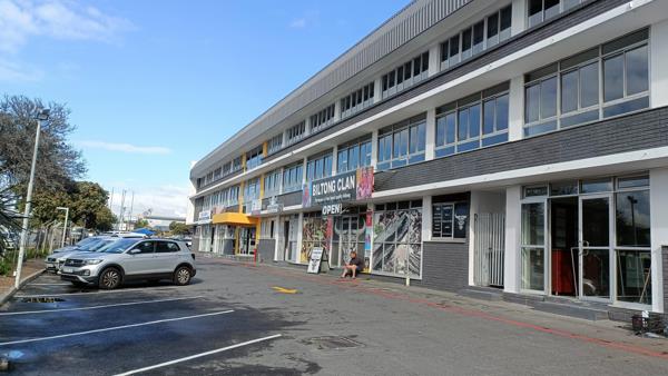 142  m² Commercial space