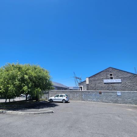 76  m² Industrial space