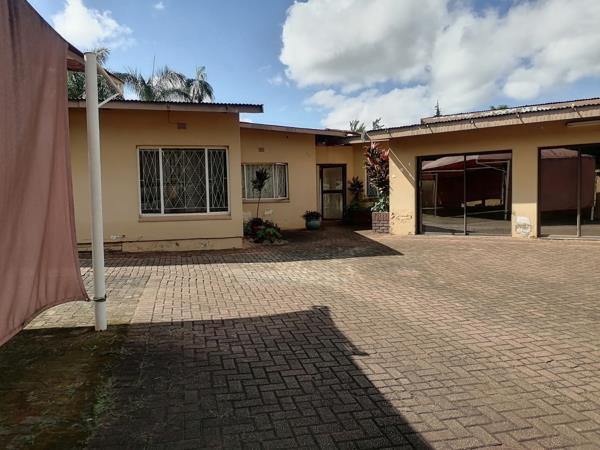 300  m² Commercial space