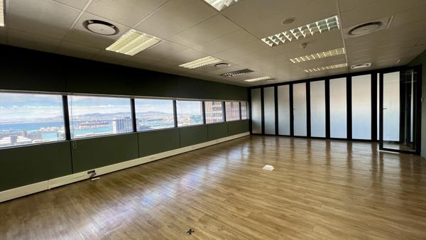 955  m² Commercial space