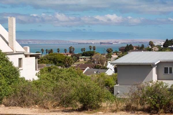 748 m² Land