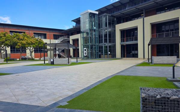 163  m² Office Space