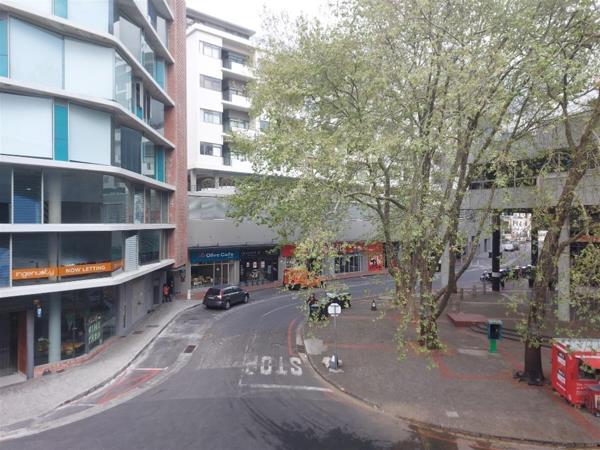 609  m² Commercial space