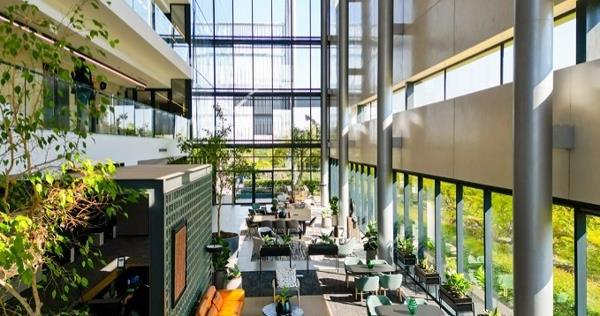 673  m² Commercial space