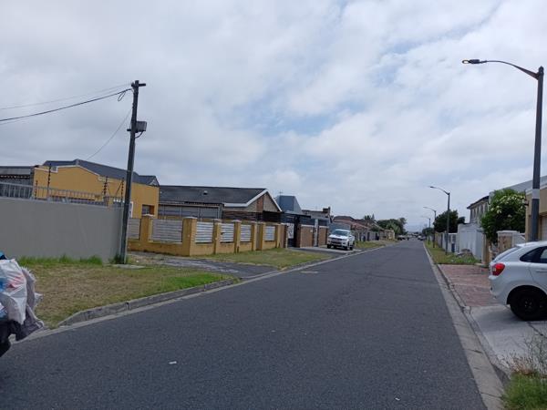 1 Bedroom House in Surrey Estate