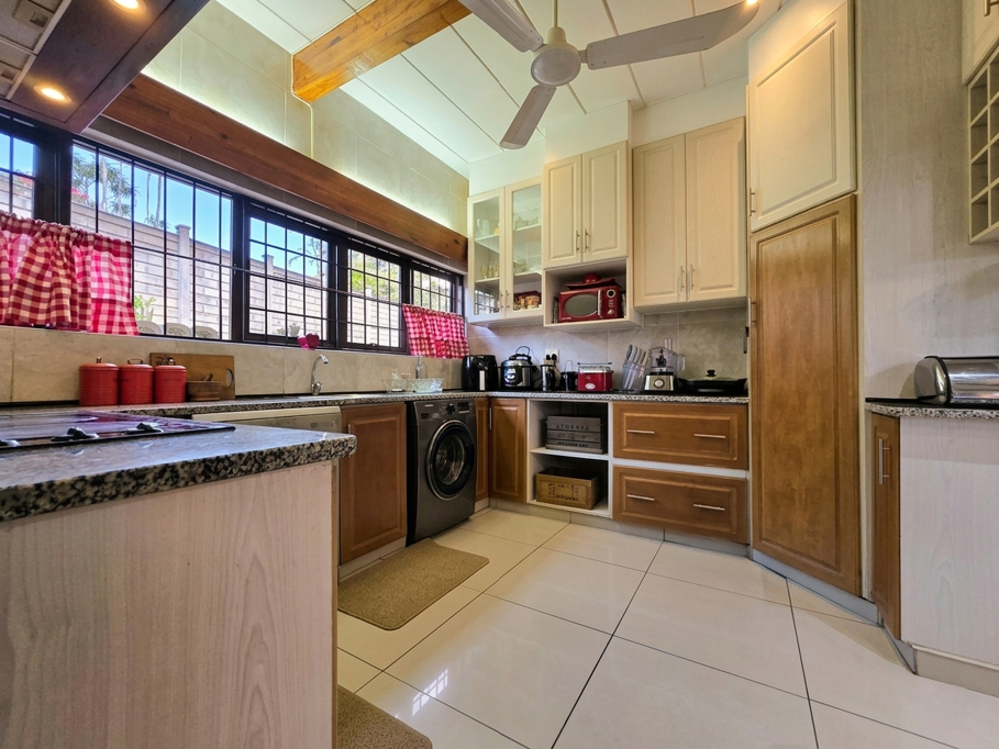 6 Bedroom House