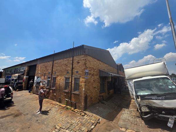 1 050  m² Industrial space