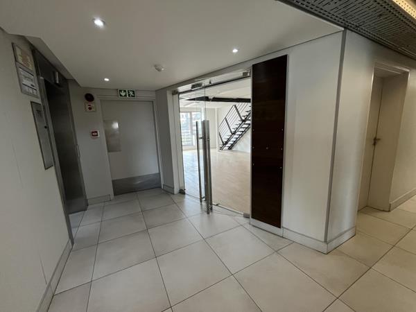 95  m² Commercial space