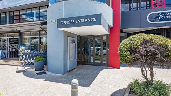 551.8  m² Commercial space