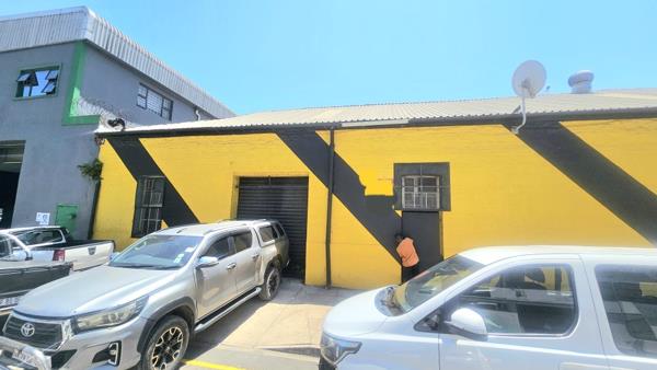 160  m² Commercial space