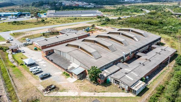 4 889  m² Industrial space