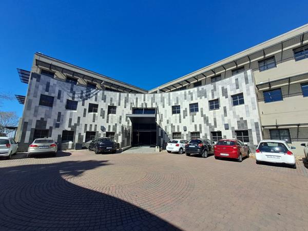 153  m² Commercial space
