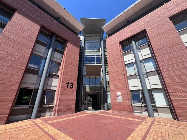 272 m² Office Space