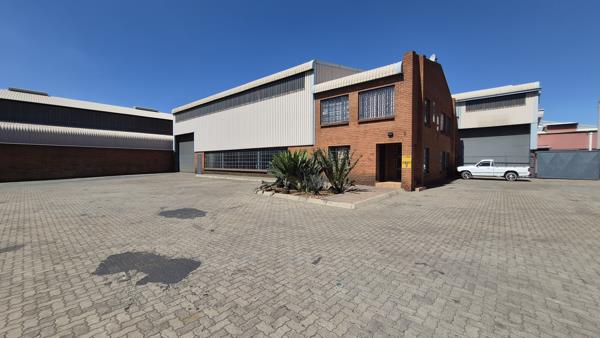 990 m² Industrial space