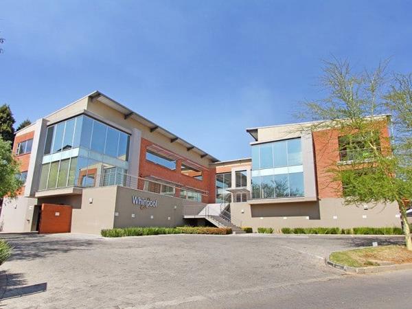 1 990  m² Commercial space