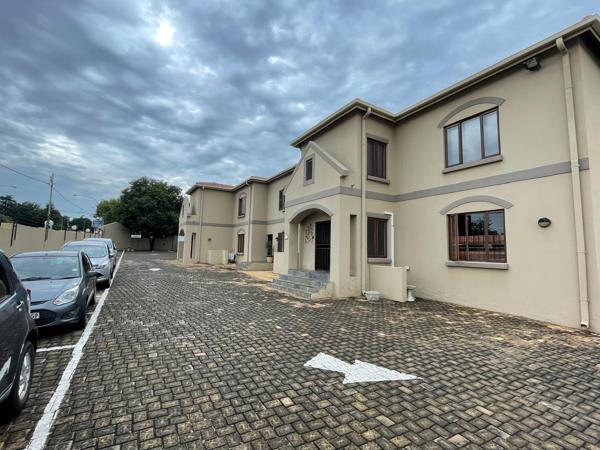 733  m² Commercial space