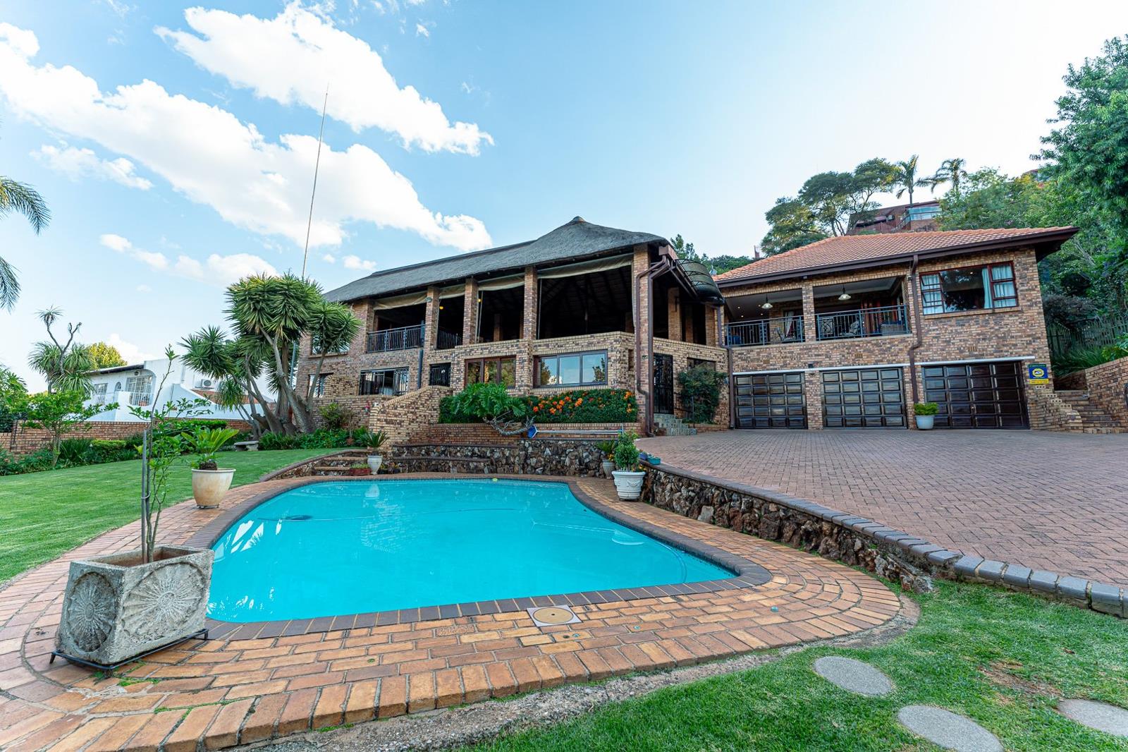5 Bedroom House in Helderkruin